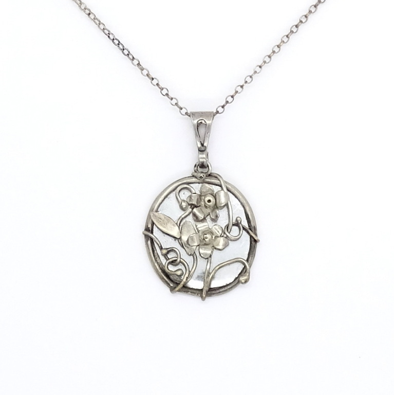 Srebrny naszyjnik medalion z kwiatami (1)